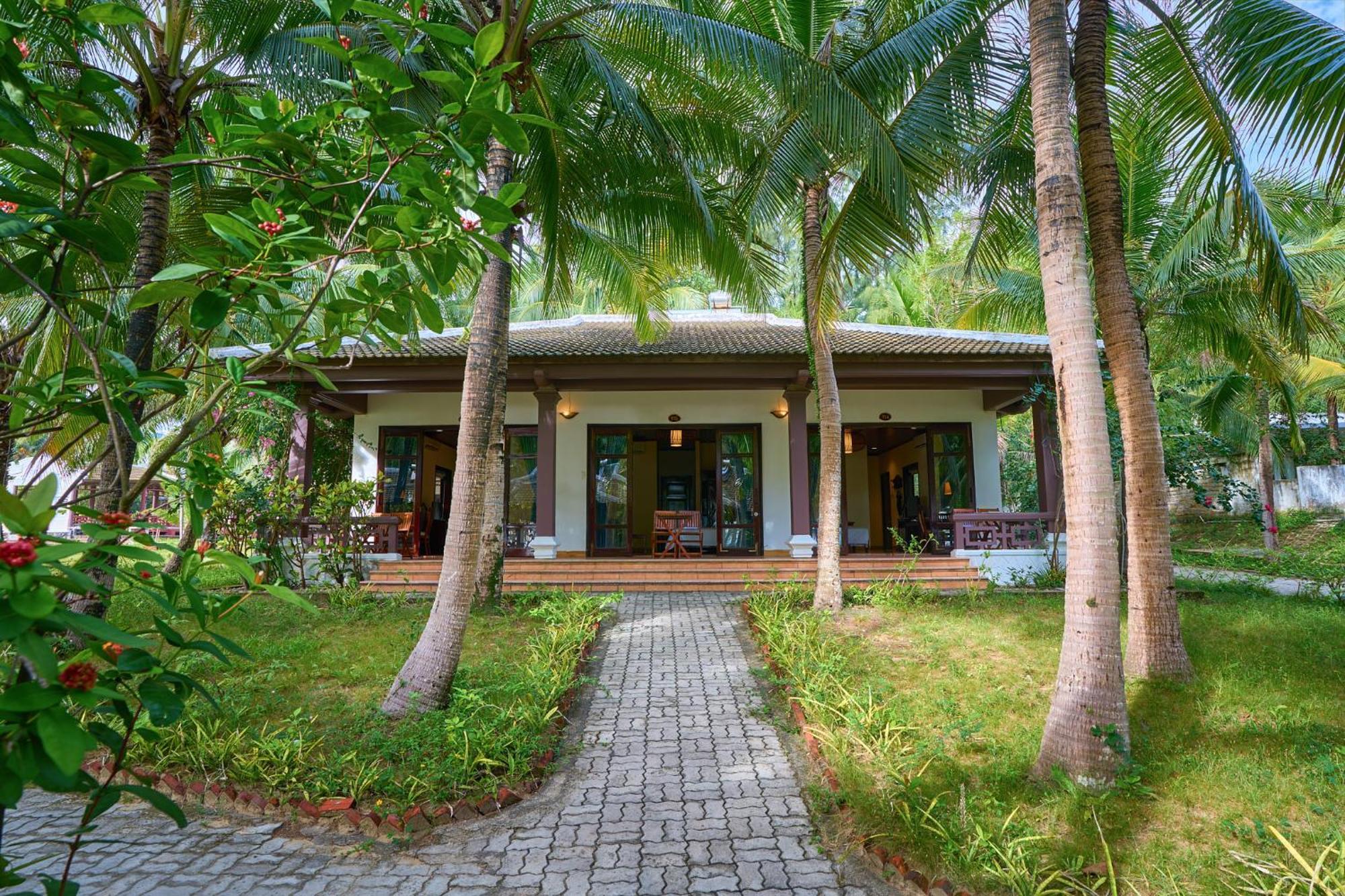 Lang Co Beach Resort Buitenkant foto