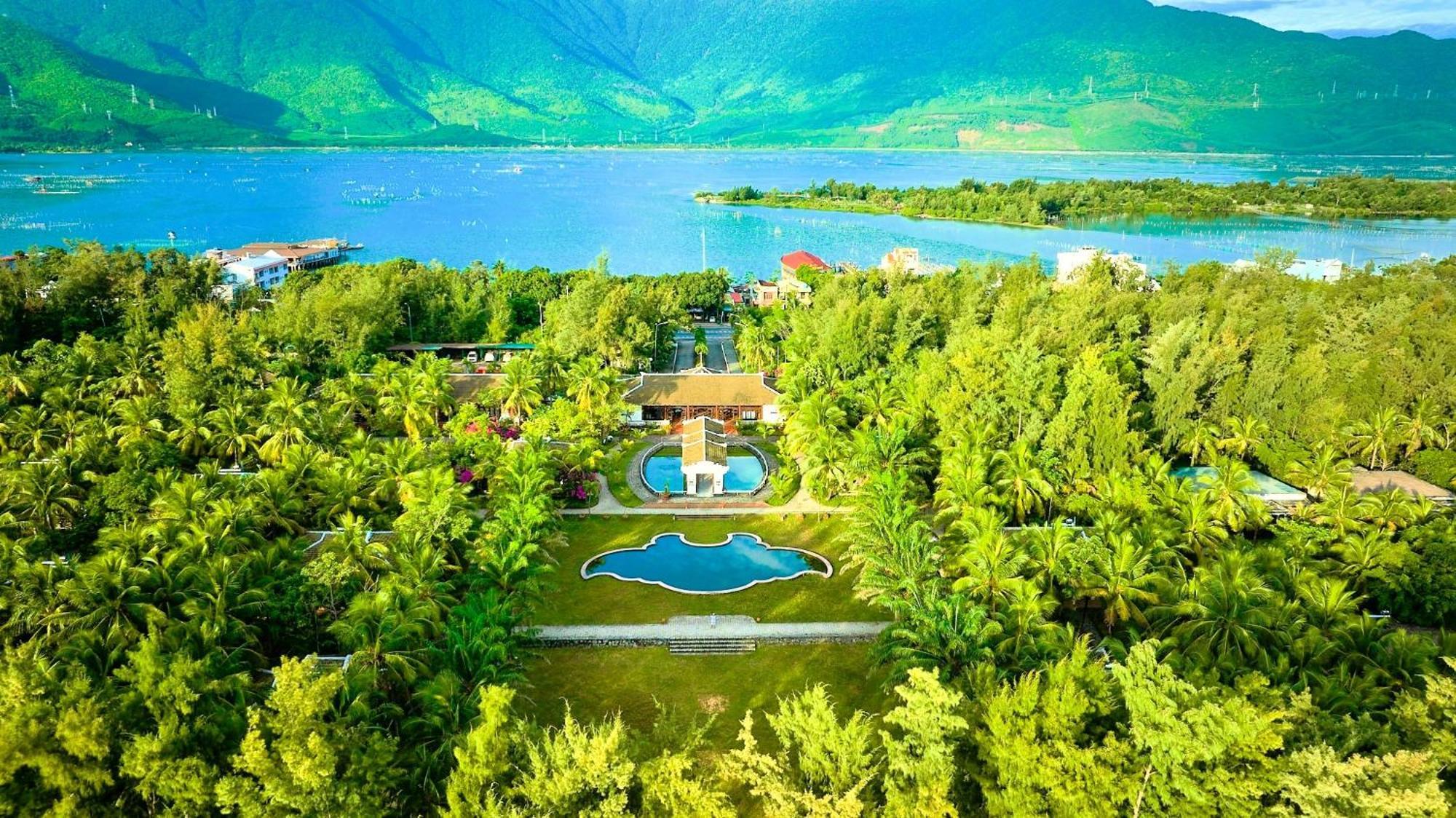 Lang Co Beach Resort Buitenkant foto
